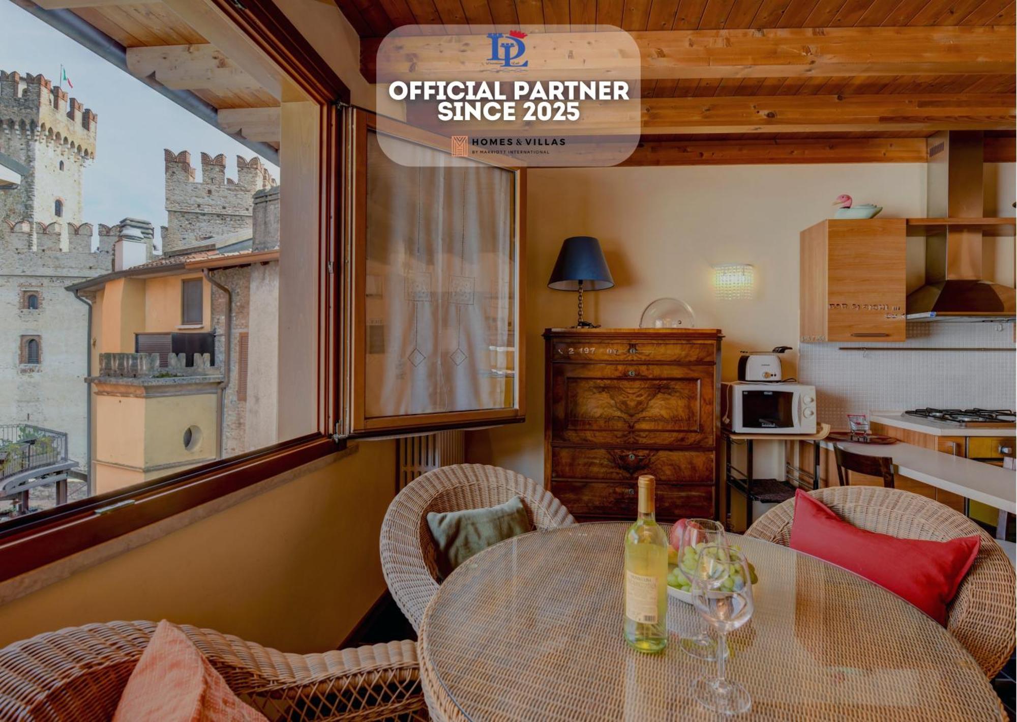 Desenzanoloft Official Partner Marriott Homes & Villas -Penthouse Never Say Never Sirmione Castle View エクステリア 写真