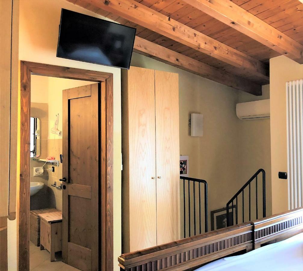 Desenzanoloft Official Partner Marriott Homes & Villas -Penthouse Never Say Never Sirmione Castle View エクステリア 写真
