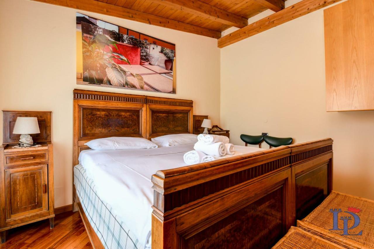 Desenzanoloft Official Partner Marriott Homes & Villas -Penthouse Never Say Never Sirmione Castle View エクステリア 写真