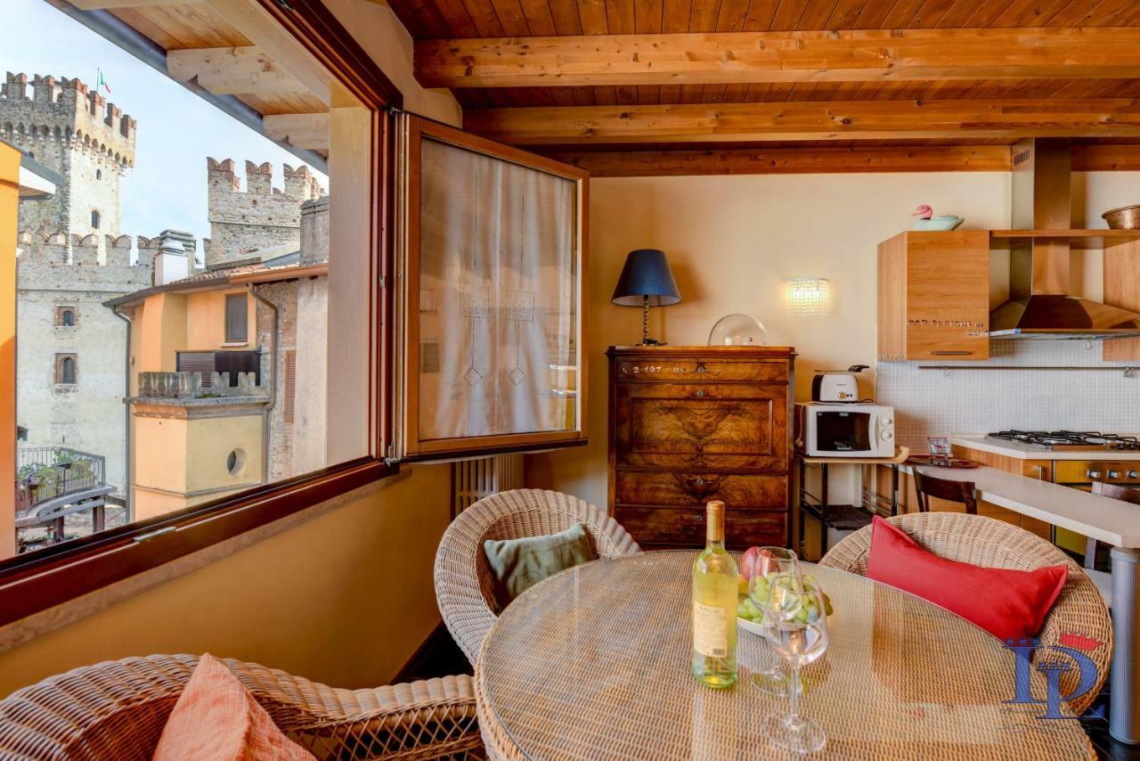 Desenzanoloft Official Partner Marriott Homes & Villas -Penthouse Never Say Never Sirmione Castle View エクステリア 写真